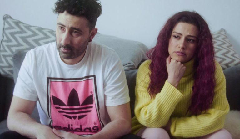 Los desencuentros del amor en cuarentena: Karla Melo protagoniza el nuevo video de La Combo Tortuga