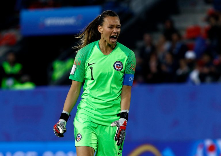 PSG con Christiane Endler debutó con goleada en la liga francesa femenina