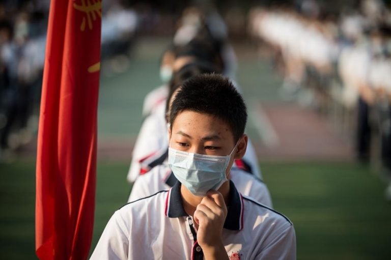 China detecta nuevos casos importados de COVID-19 y mantienen a más de 6 mil personas en observación