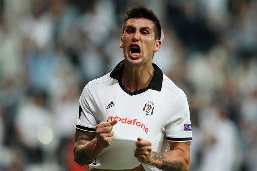 Besiktas puso fin al contrato con Enzo Roco: El club turco estaría atravesando por una crisis económica