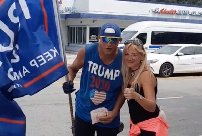 Loreto Letelier confundió la bandera de EE.UU. con la de Liberia al momento de apoyar a Trump