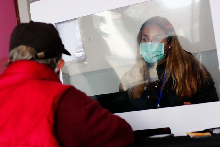 Afiliados de AFP aún no reciben el pago de su primer 10% y comienzan a perder la paciencia