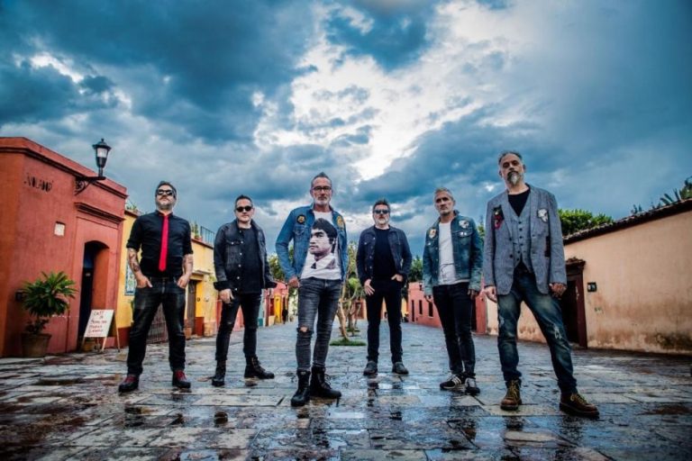 Bajista de Los Pericos: “En Chile viví lo más parecido a una Beatlemania”