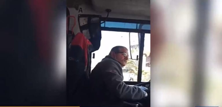 Viralizan video donde pasajero encara a conductor de micro que no usaba mascarilla