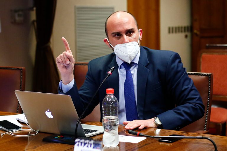 Longton (RN) dice que la ministra Donoso hubiese liberado a Charles Manson, Hannibal Lecter y Jack the Ripper