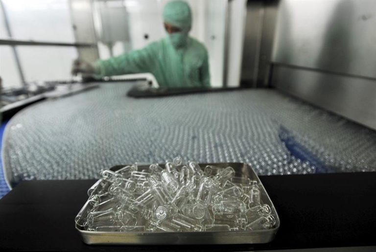 China da luz verde a pruebas en humanos de primera vacuna por spray nasal contra el COVID-19