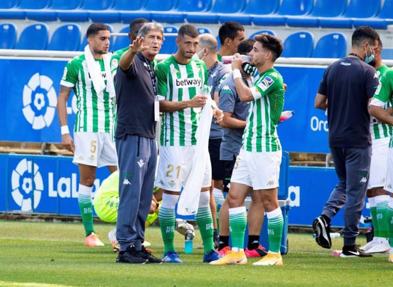 Real Betis de Pellegrini derrotó a Alavés en su estreno por la liga española con Bravo de titular