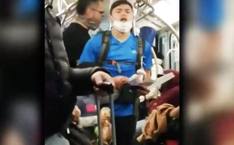 Usuarios del Metro denuncian a músicos y comerciantes ambulantes que no usan mascarillas
