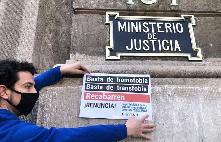 Movilh entregó carta al presidente Piñera para exigir renuncia de subsecretaria de DD.HH.