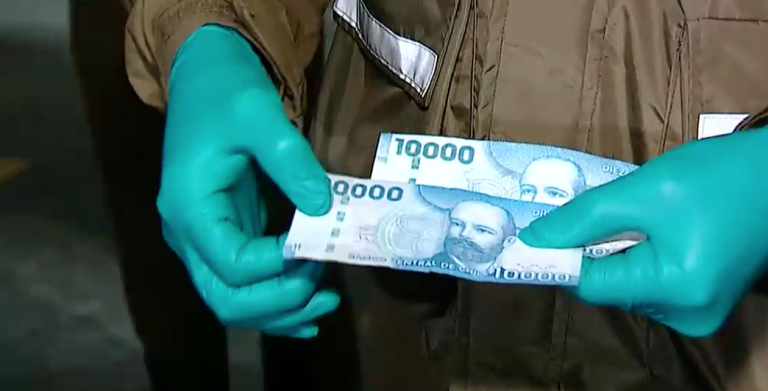 ¿Cómo identificar cuando un billete es falso?