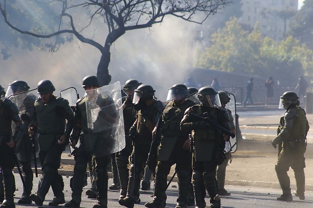 Anuncian nuevo protocolo para Carabineros en manifestaciones que incluye diálogo y advertencias por altoparlante