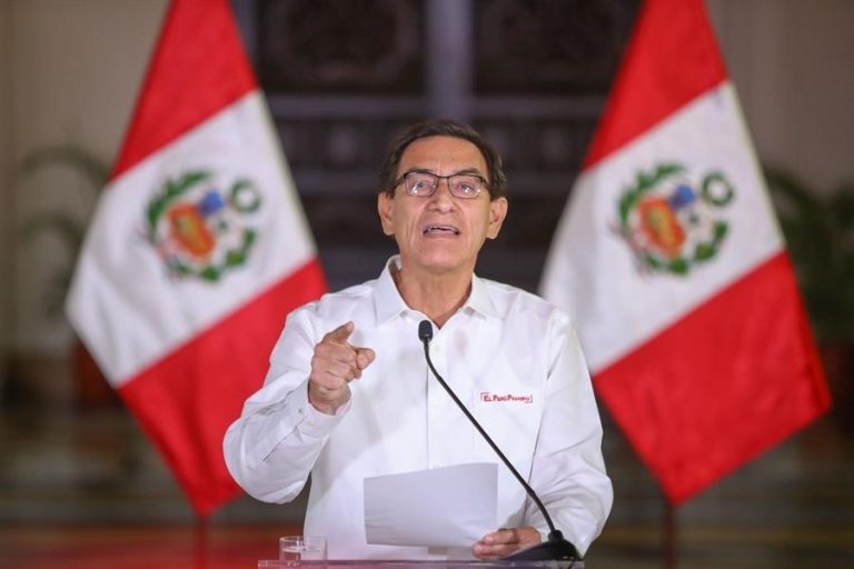 Perú: Presidente Vizcarra finalmente acudió al Congreso para defenderse por posible destitución