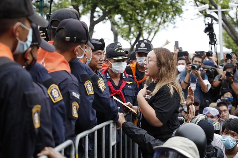 La masiva protesta contra reyes de Tailandia: 