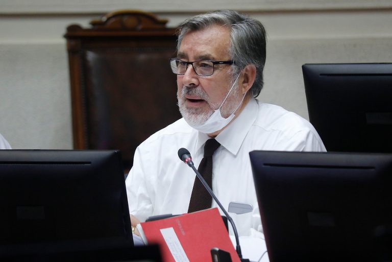 Guillier critica el acuerdo por la nueva Constitución: 