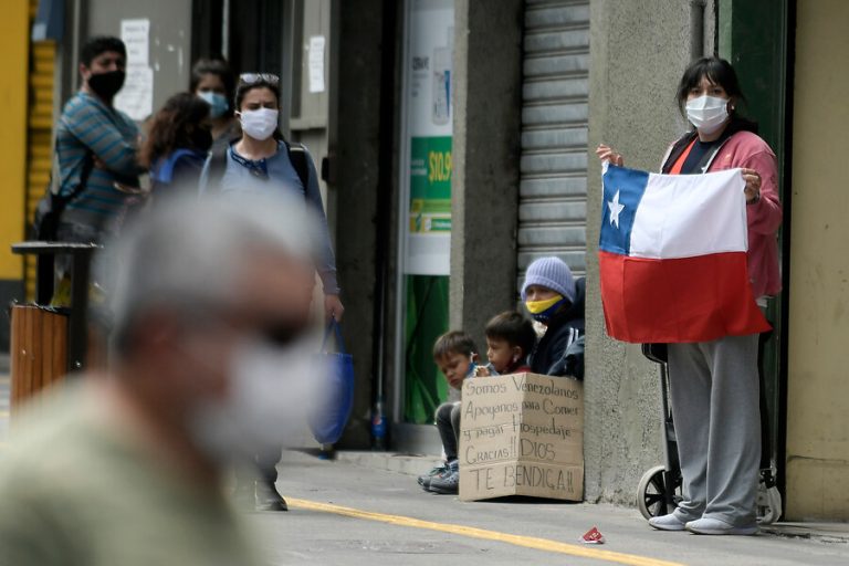 Cadem: Un 28% quiere que Chile se parezca a Nueva Zelanda y un 2% a Cuba