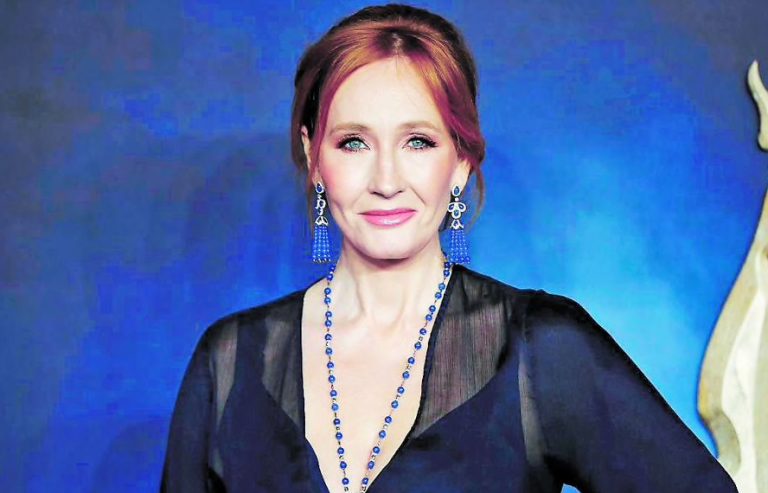 Libros de J.K. Rowling son vetados en tienda australiana tras controversia por transfobia