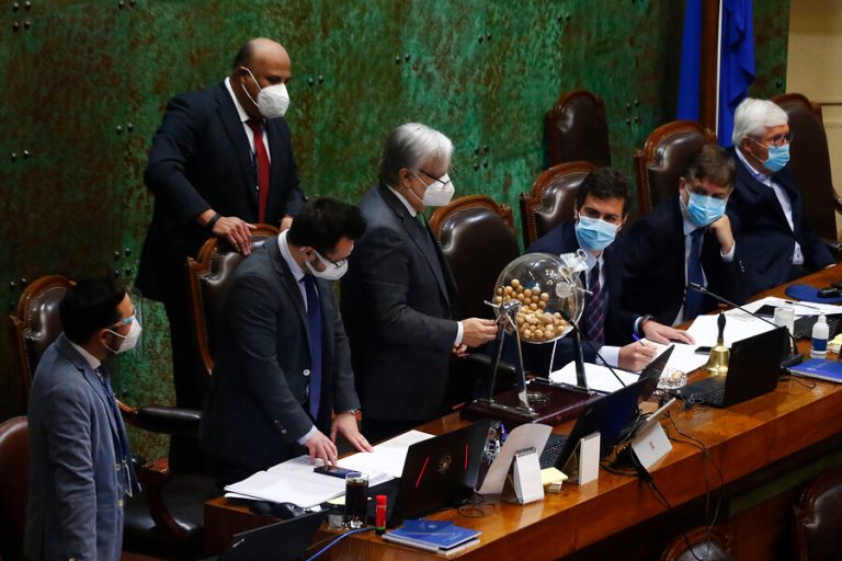 Estos son los miembros de la comisión que revisará la acusación constitucional contra Mañalich