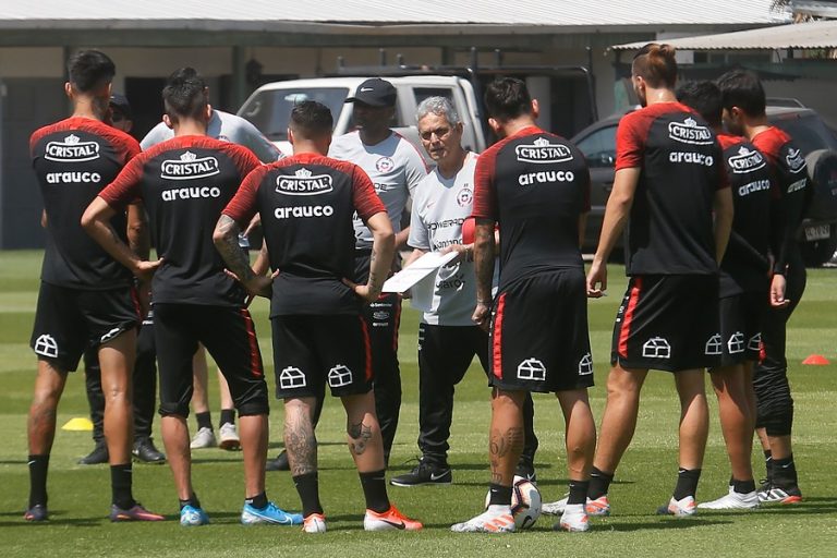 A petición de la ANFP: Duelo Chile - Colombia cambia de horario