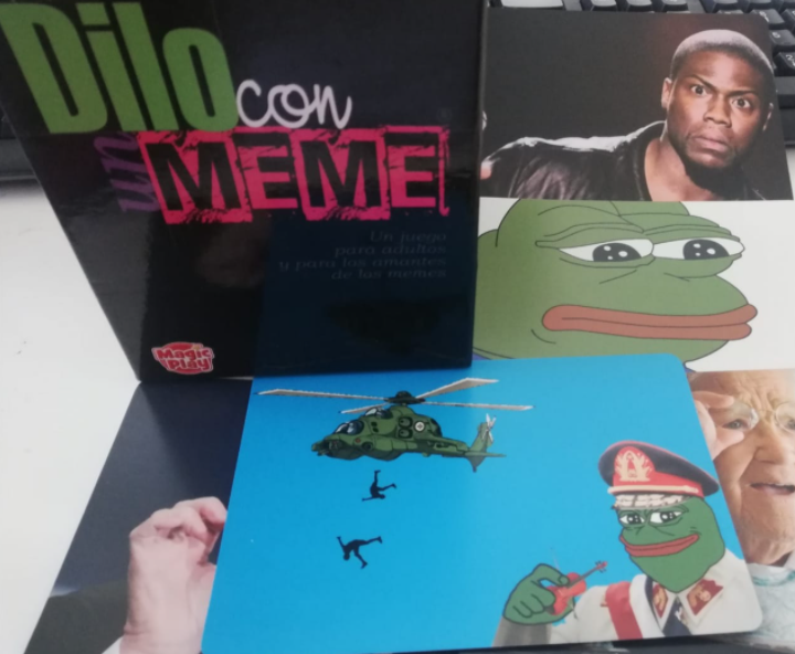 No sabían que era ofensivo: Retiran juego que incluía imagen alusiva a Pinochet y a crímenes de la dictadura