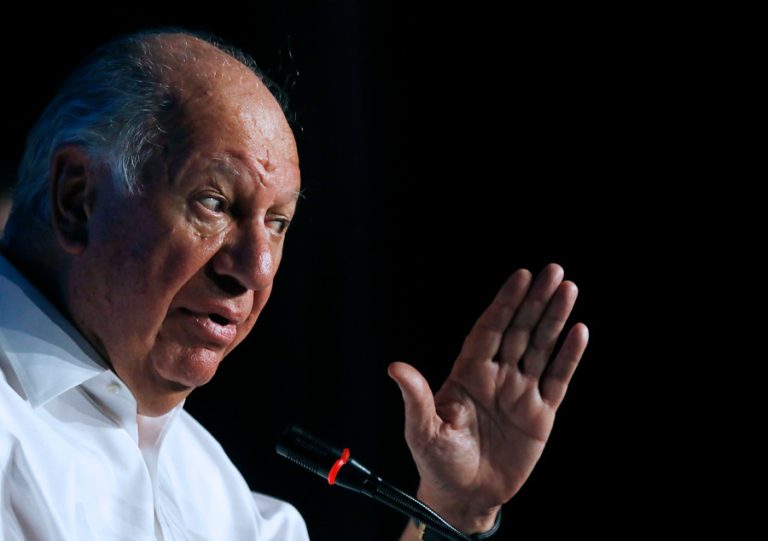 “Que la actual Constitución lleve mi firma no significa que no esté de acuerdo en redactar una nueva