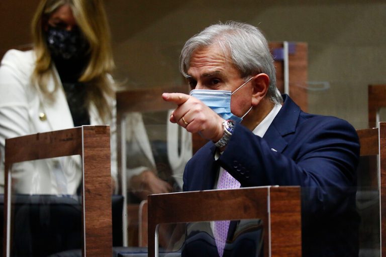 Tras cuestionamientos: Moreira llama a respetar al mundo evangélico tras comentada aparición en la franja