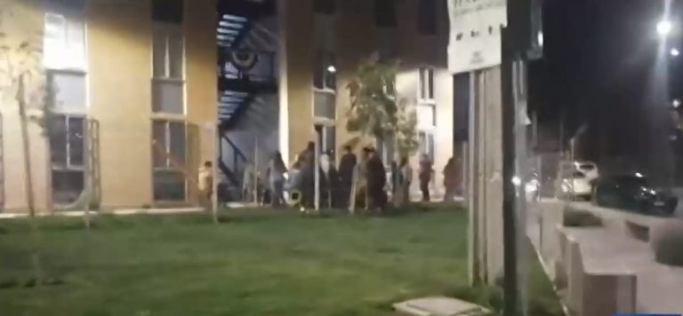 Sorprenden 7 asados simultáneos en condominio de departamentos en Peñalolén