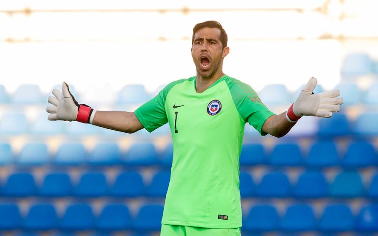 Bravo es duda en La Roja para las Clasificatorias: Sufrió una distensión de ligamentos