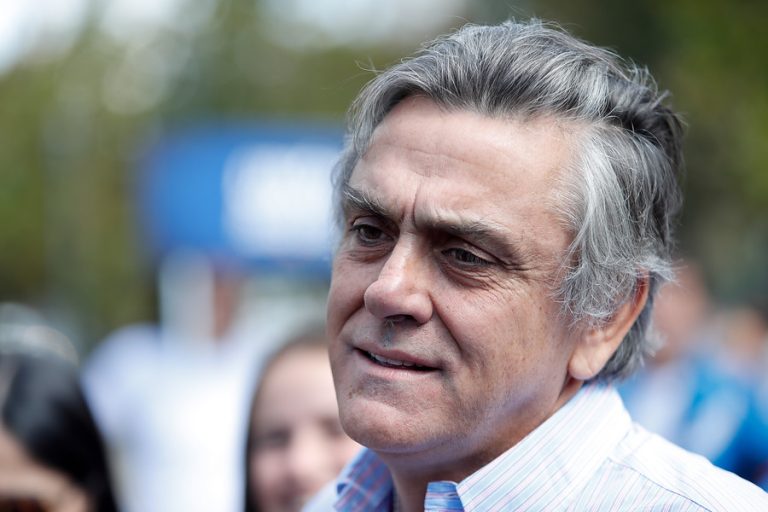 Pablo Longueira pide 