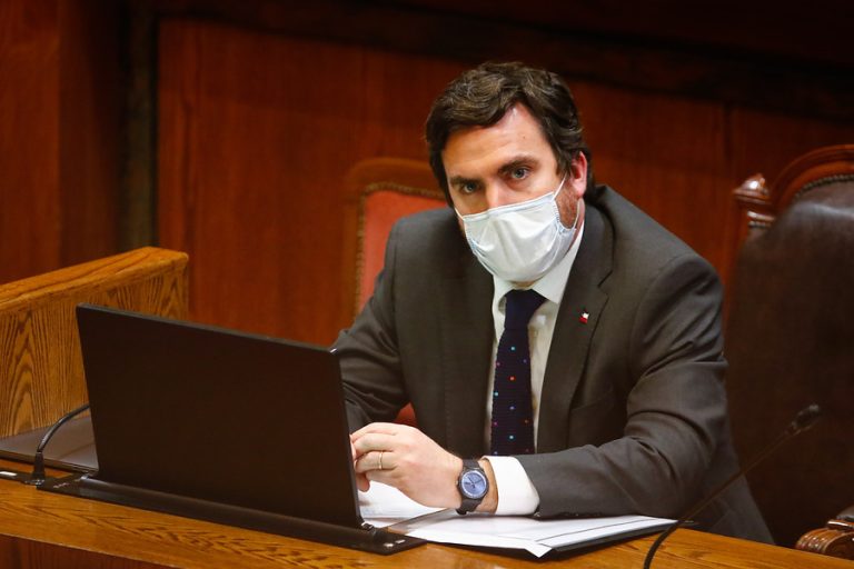 Subsecretario y sobrino de Jaime Guzmán asegura que dichos de Longueira no representan a la familia