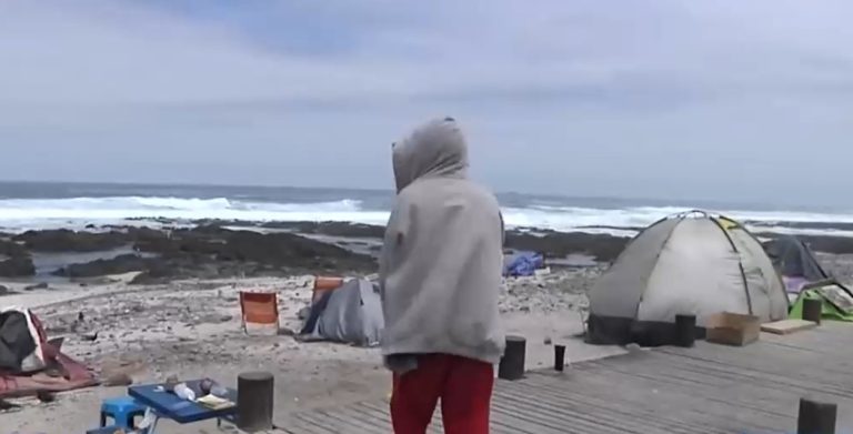 Ingreso ilegal al país y pandemia: La preocupante situación de quienes acampan en playas del norte del país