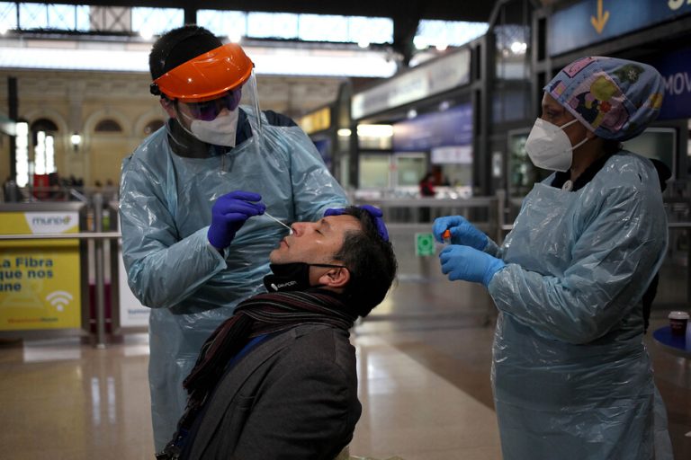 Aumentan casos activos en región Metropolitana nueve días después de Fiestas Patrias