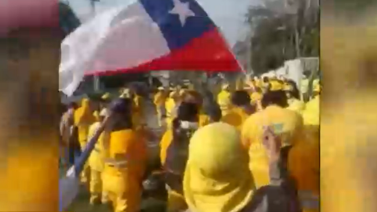 Trabajadores protestan contra la Municipalidad de Maipú por el no pago de deudas a empresa contratada