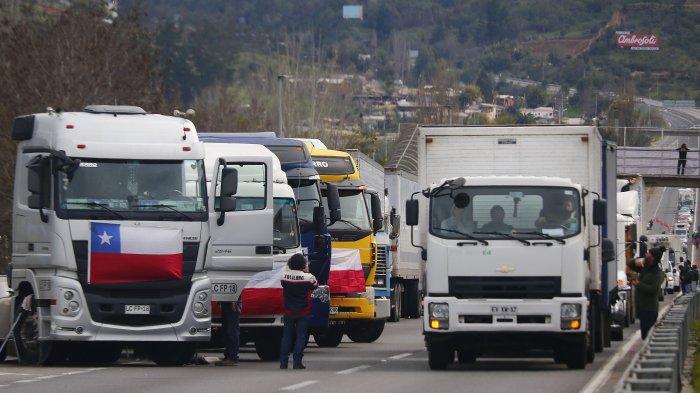 Temor por desabastecimiento ante paro camionero: No logran llegar a acuerdo con el Gobierno