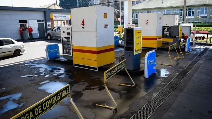 Largas filas por desabastecimiento debido a paro de camioneros