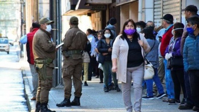 Cifras preocupantes: El desempleo llegaría a un 30% en la Región Metropolitana