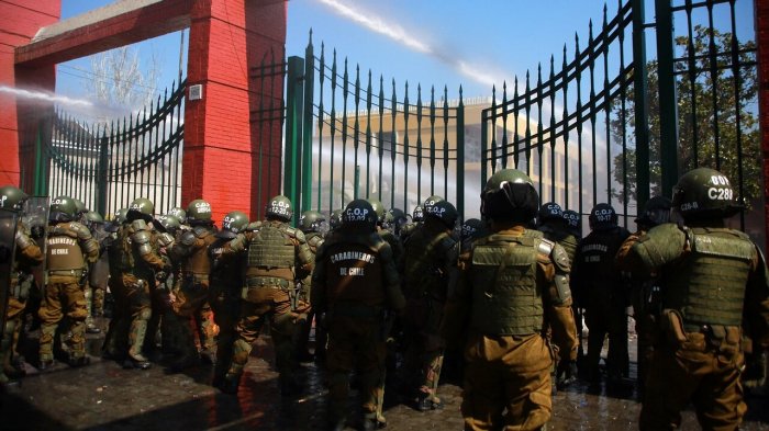 Disturbios aislados tras marcha hacia el Cementerio General por conmemoración del Golpe Militar