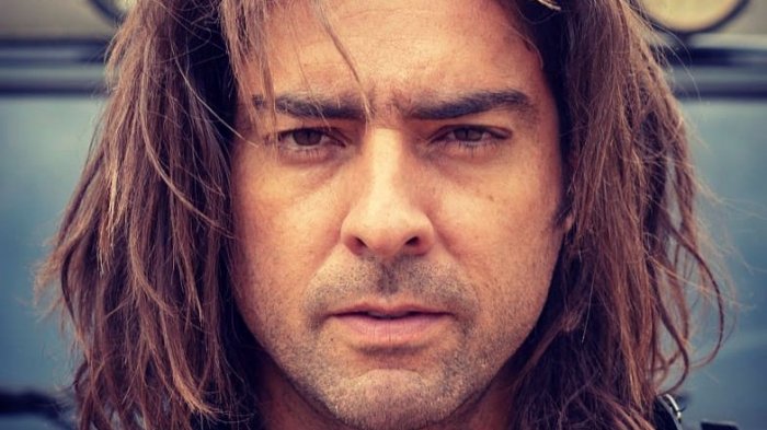 Un renovado Cristián Riquelme: Esta es la foto del actor que dejó la escoba en solo segundos en redes sociales