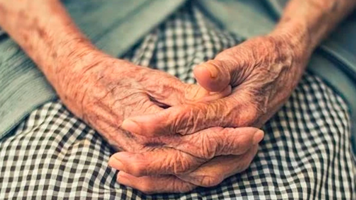 Encuentran a anciana de 81 años abandonada en El Quisco: Estaba encerrada en estado de desnutrición