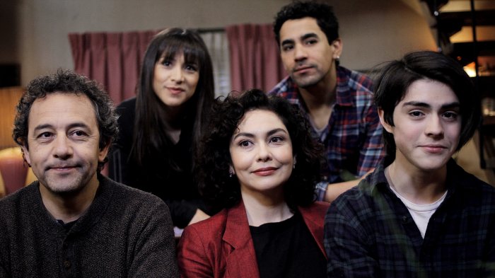 Se salió del guión: Daniel Muñoz reveló en qué icónica escena de Los 80 siguió su impulso