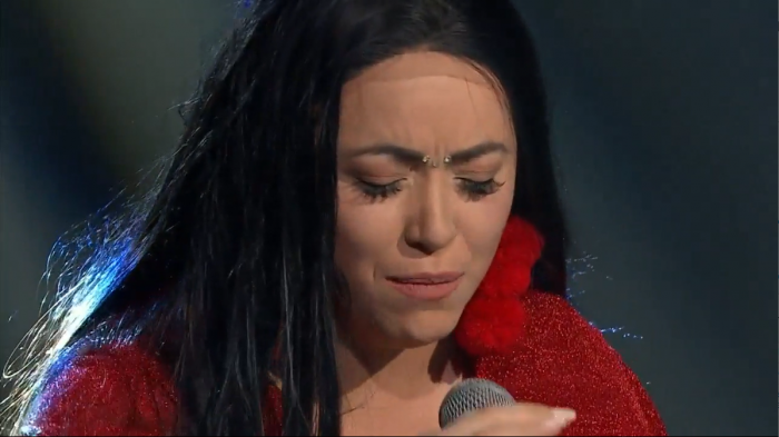 ¿Qué le pasó? Imitadora de Mon Laferte fue criticada por esta presentación