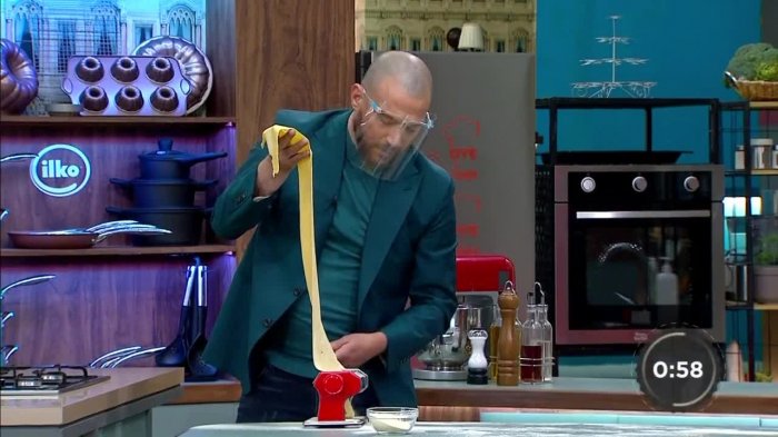 Prueba de inicio: Pamela y Julián compitieron por quién hizo la masa más larga