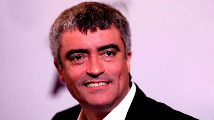 Llena de recuerdos y fotos: Mauricio Flores dio un tour por su casa