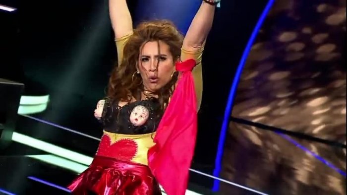 Gloria Trevi se despeinó con más actitud que voz en su presentación