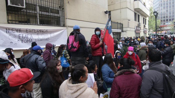 750 familias protestan en el Ministerio de Vivienda: Exigen hablar con el ministro Felipe Ward