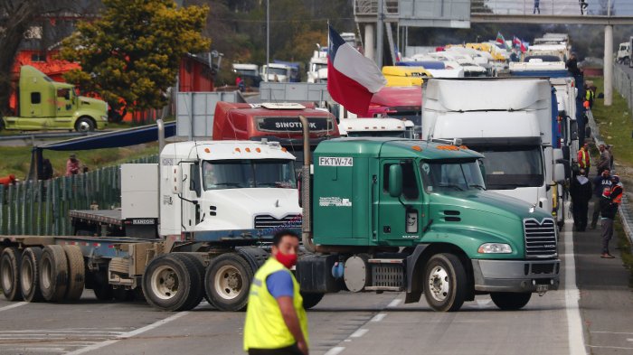 Camioneros rechazaron propuesta del Gobierno y crece la tensión tras polémico video