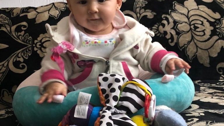 Padres claman por ayuda: Bebé con cáncer necesita tratamiento de $140 millones y la isapre no le da cobertura