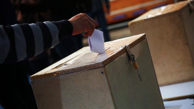 Servel publicó normas para el plebiscito y rebajó edad para excusarse de ser vocal de mesa