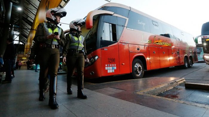 Nadie se salva del control: Así está el terminal de buses en las vísperas de las fiestas patrias