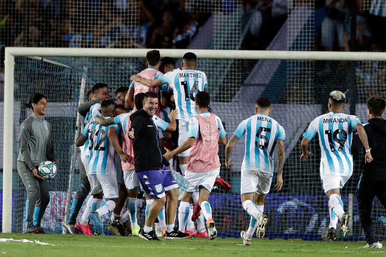 Con Arias, Díaz y Mena, Racing venció a Nacional y clasificó a la próxima fase de la Libertadores