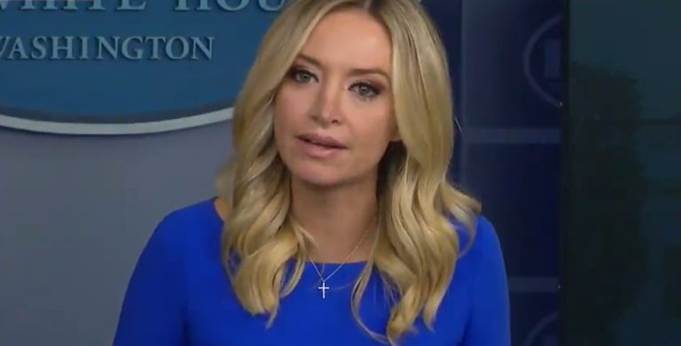 Se negó a contestar: El tenso cruce de periodista con vocera del gobierno de Trump por 